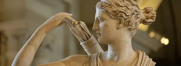 Artemida z łanią, tzw. Diana z Wersalu, rzeźba w Luwrze