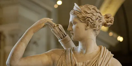Artemida z łanią, tzw. Diana z Wersalu, rzeźba w Luwrze